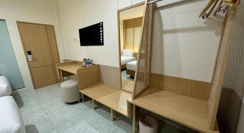 Masri Living By Daphna International Hotel Yogyakarta Exterior photo